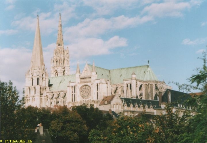 chartres cathédrale.jpg